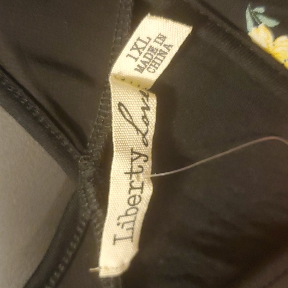 Liberty Love floral top - Picture 2 of 4